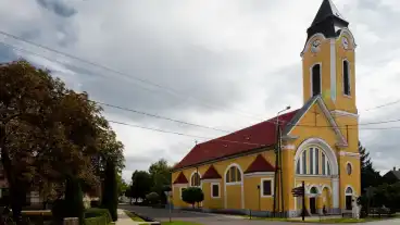 Csaszartoltes Katolikus Templom 1