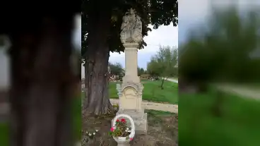 Dor Szentharomsag Szobor