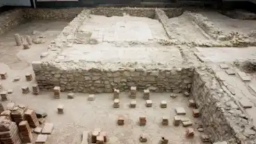 Dunaujvaros Romai Furdo