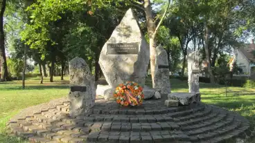 Elek Ii Vilaghaborus Emlekmu