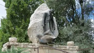 Gadoros Ii Vilaghaborus Emlekmu