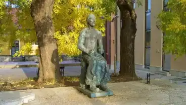 Geza Fejedelem Szobra 2