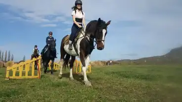 Gyulakeszi Gyula Vezer Lovasbirodalma 01