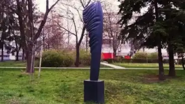 Hajduszoboszlo Zaszlo Szobor 1