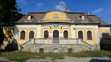 Hevesvezekeny Szinay Kuria