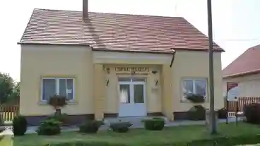 Hovej Csipkemuzeum 01