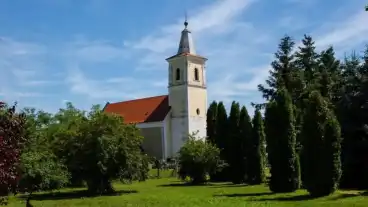 Jakfa Katolikus Templom 01