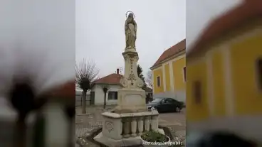 Janossomorja Szuz Maria Szobor