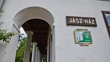 Jaszarokszallas Jasz Haz