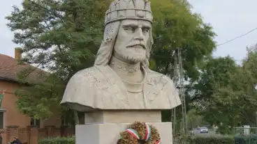 Jaszladany Szent Istvan Szobor