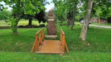 Kerkapoly Istvan Szobra