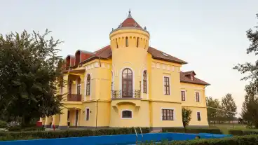 Ketpo Almassy Kastely 1