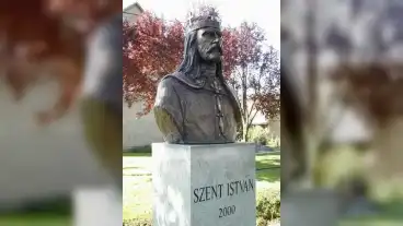 Kirandulastervezo Csikotottos Szent Istvan Szobor