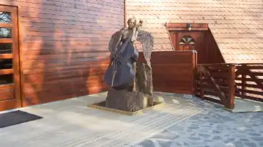 Kirandulastervezo Kozard Zenelo Szobor