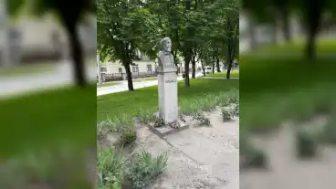 Kirandulastervezo Pincehely Vorosmarty Szobor