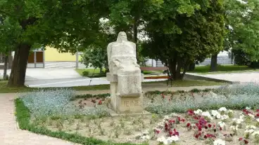 Kirandulastervezo Somberek Heine Szobor