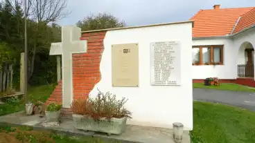 Kisbucsa Vilaghaborus Emlekmu 01