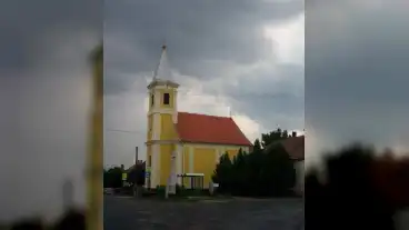 Kisfalud Katolikus Templom 01