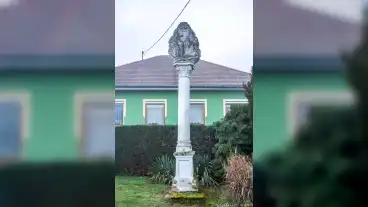 Kisfalud Szentharomsag Szobor