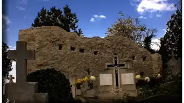 Kocser Gotikus Templomrom 01