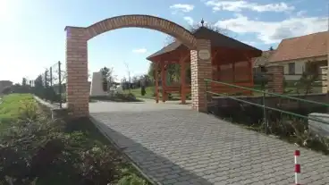 Kocsi Csergo Balint Emlekpark 1