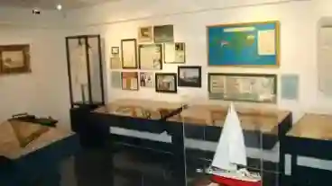 Komarom Magyar Tengeresztorteneti Gyujtemeny 1