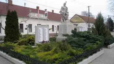 Kondoros Vilaghaborus Emlekmu