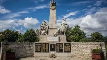 Kormend Vilaghaborus Emlekmu