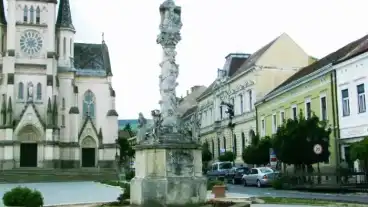 Koszeg Szentharomsag Szobor 1