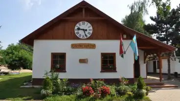 Kunszallas Orak Haza 1