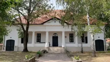 Kunszentmiklos Viragh Kuria 1