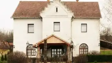 Letkes Liliompusztai Kuria