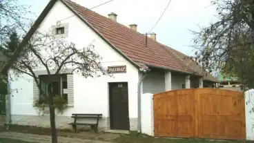 Lovasbereny Csikvary Faluhaz