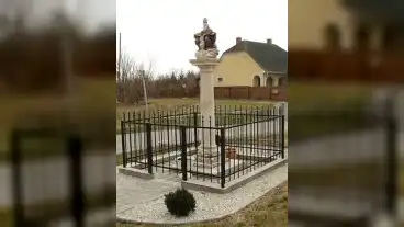 Magloca Szentharomsag Szobor