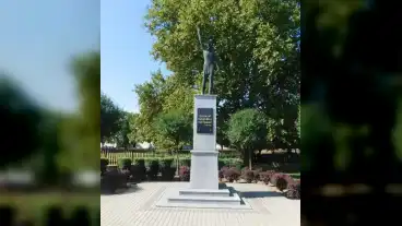 Mandok Petofi Szobor