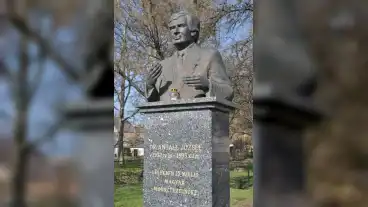 Many Antal Jozsef Szobor