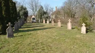 Many Kitelepites Emlekkove