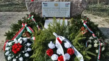 Many Kitoresi Emlekmu