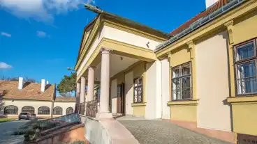 Menfocsanak Bezeredj Kastely