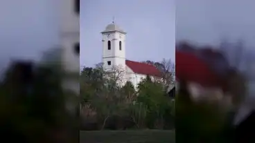 Mezokomarom Katolikus Templom 01