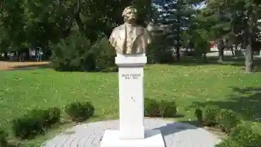 Nagykanizsa Deak Ferenc Mellszobra