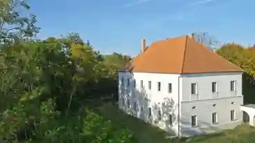 Naszaly Esterhazy Kastely 1