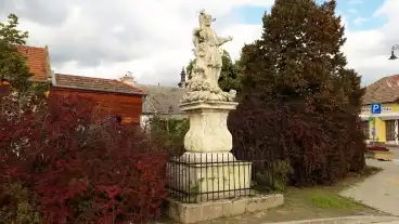 Nepomuki Szent Janos Szobor 1