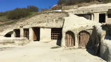 Noszvaj Barlanglakasok 08