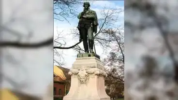 Nyiregyhaza Bessenyei Szobor