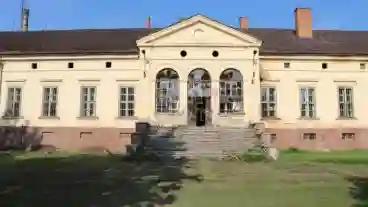 Nyirmartonfalva Reviczky Kastely