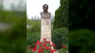 Paloznak Antal Jozsef Mellszobor 2