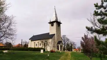 Petfurdo Katolikus Templom 01