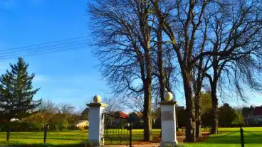 Petohaza Kegyeleti Park 1