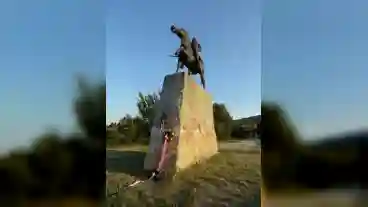 Pomaz Arpad Szobor 1